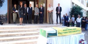 Güzin Jeral alkışlarla