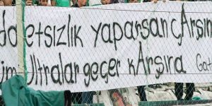 Omonia’dan Türkçe pankart