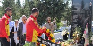 Vangöl kabri başında anıldı