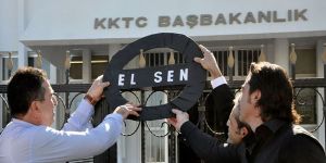 El-Sen, Başbakanlığa siyah çelenk bıraktı