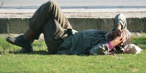  Evsizlere dışarıda uyumak YASAK