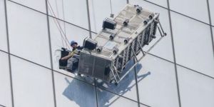 1.5 saat havada asıldı kaldılar!