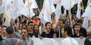 Kıbrıslı Rum Öğrenciler sokağa döküldü