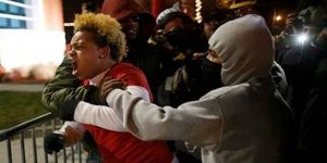 Jürinin Ferguson kararı halkı sokağa döktü