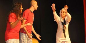 Zalihe Susuzlu Tiyatrosu güldürdü