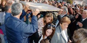 Adaklar gözyaşlarıyla…