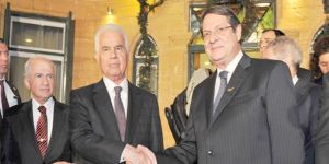 Eroğlundan , Anastasiadese geçmiş olsun