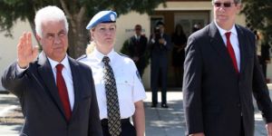 Eroğlu, Downer ile görüştü