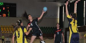 Lise hentbolda mücadele sürüyor