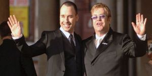 Elton John evlendiğini Instagramdan duyurdu