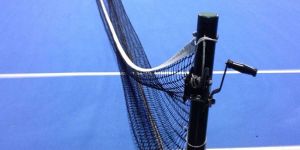 Tenis kortuna zarar verdiler