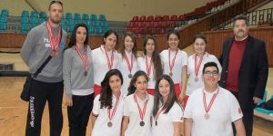  Badmintonda YDK üstünlüğü