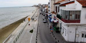 Göçmenler, Larnaka’daki binalarından çıkarılıyor