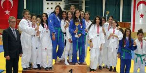 Cumhuriyet ve AML şampiyon