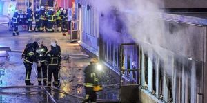 Kundaklanan camide 5 kişi yaralandı