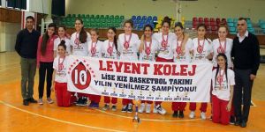 Şampiyonlar Levent ve Girne Amerikan