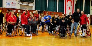 Dünya şampiyonu çok rahat: 39-83