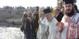 Karpaz’da ayin ve denize haç atma merasimi