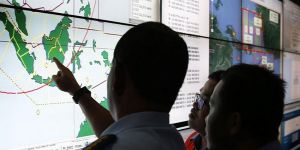 AirAsia uçağı arama çalışmalarında büyük cisimler bulundu