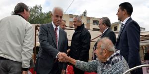  Eroğlu, Lefkoşa’da açık pazarı gezdi