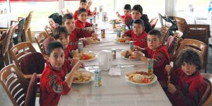 Mormenekşe Futbol Akademisi yemekte buluştu