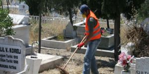 Lefkoşa Mezarlığı’nda temizlik 