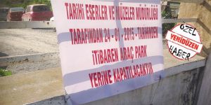 Kapatılan otoparka asılan pankart kafaları karıştırdı!