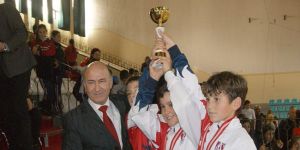 Gönyeli ve Dikmen şampiyon