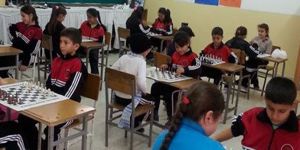 Dr. Küçük anısına oynadılar