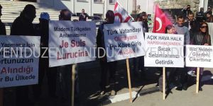 Lurucina meclis önünde