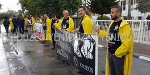 KTOEÖS MECLİS ÖNÜNDE ZİNCİRLENDİ