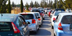 Onurer barikatlardaki trafik kuyruklarını eleştirdi