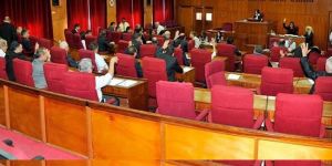 Kamu Görevlileri Yasası geçti