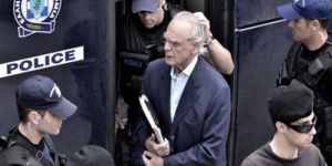 Eski bakan ve oğluna 15 yıl hapis cezası