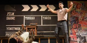 Tiyatroseverler salona sığmadı