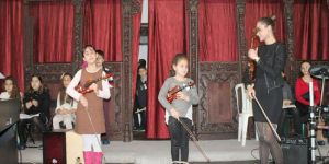 10. Yılında sahnede