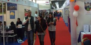 Eğitim Fuarına Yoğun Öğrenci İlgisi