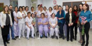 Emekçi kadınlara karanfil…