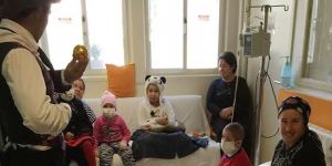 Çocuk Onkolojisi Servisinde Charlie Chaplin Şov