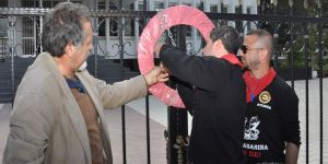 Öğretmenlerden Pembe Çelenk