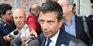 İtalyada oğluna Rolex alınan bakan istifa etti