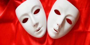 Lefkoşa Sanat Tiyatrosu’ndan “Tiyatrolar Günü” mesajı