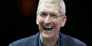 Servetini yardım kuruluşlarına bağışlıyor