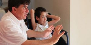 Ardahan tekerlekli sandalyesine kavuştu