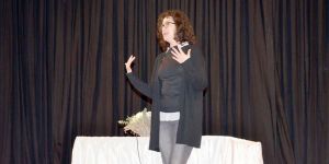 Temelkuran, okurları ile buluştu