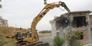  İmara aykırı villa yıkıldı