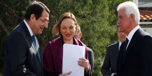 Anastasiadisten masaya dönüş sinyalı