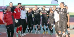 Yenicami kupasını alıyor