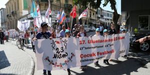 Çocuk festivali açılış korteji