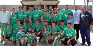 Çanakkale A2 kupayı kaldırdı